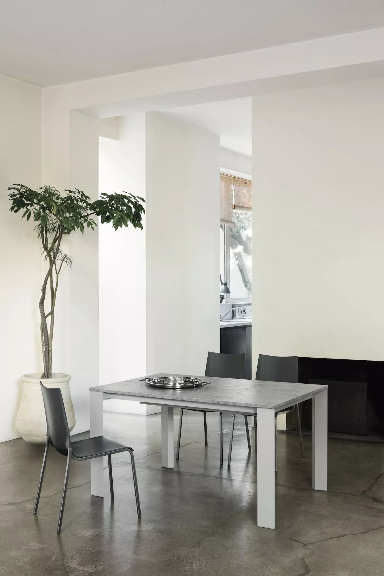 Eva by Bontempi dining table with minimalist pedestal base