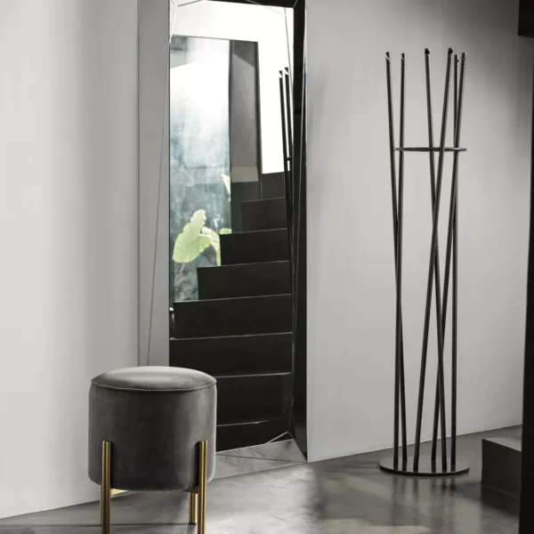 Diamante by Bontempi luxury Italian dining table in Troy, Michigan showroom