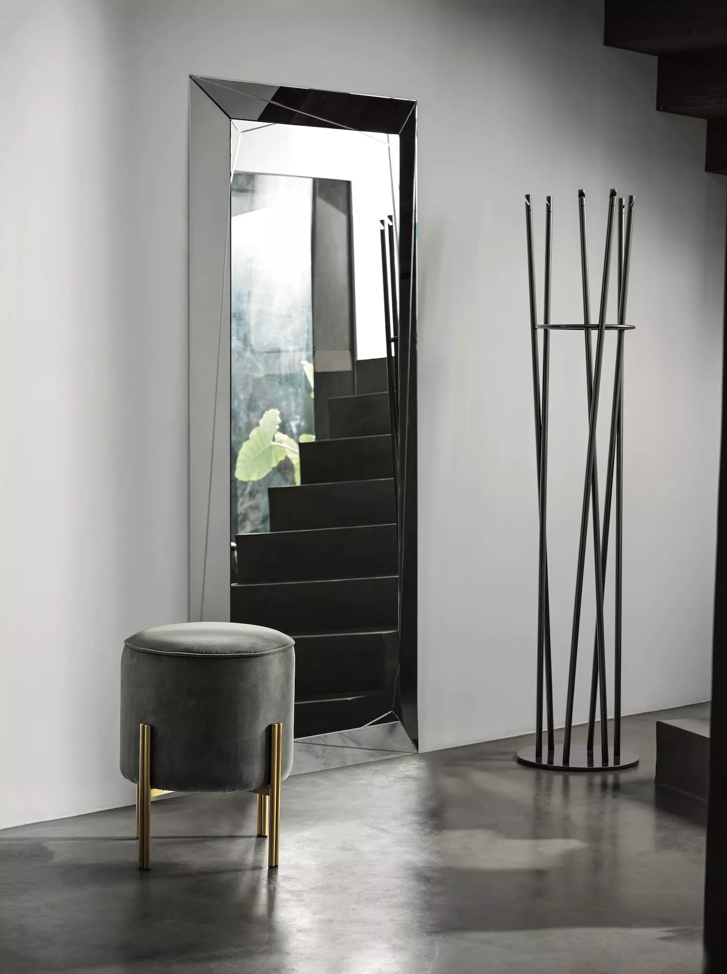 Diamante by Bontempi luxury Italian dining table in Troy, Michigan showroom