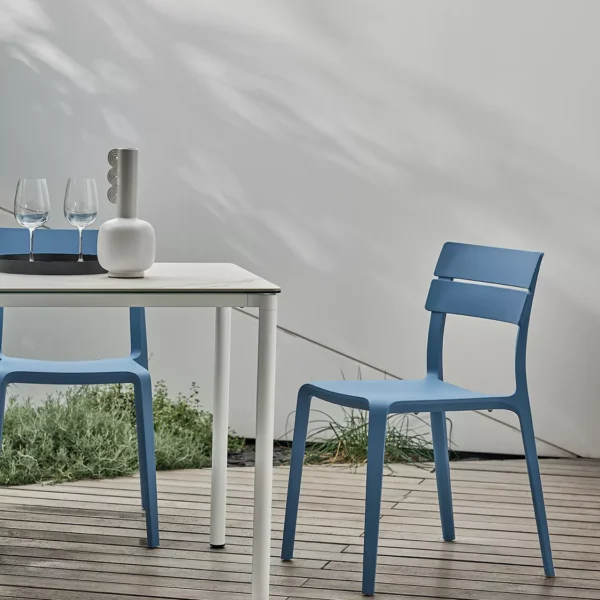 Rocket by Bontempi dining table with futuristic base design