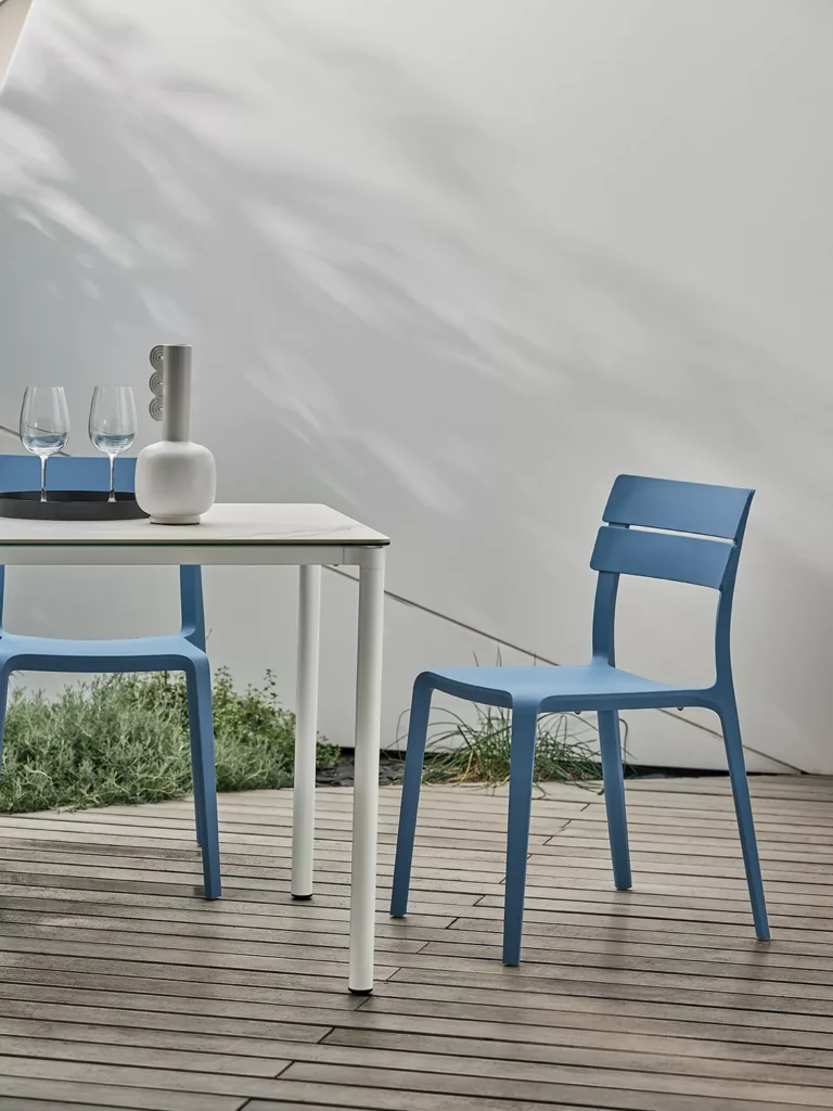 Rocket by Bontempi dining table with futuristic base design