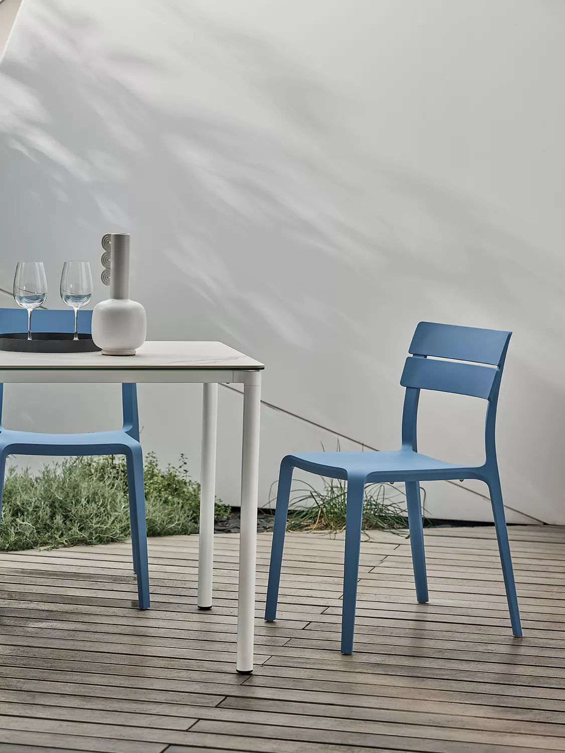 Rocket by Bontempi dining table with futuristic base design