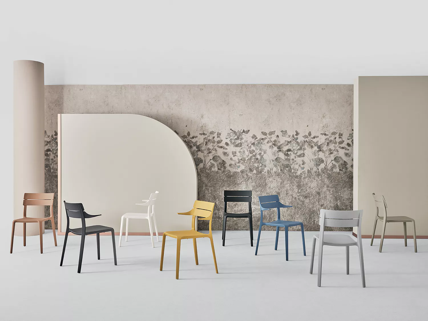 Rocket by Bontempi dining table with futuristic base design