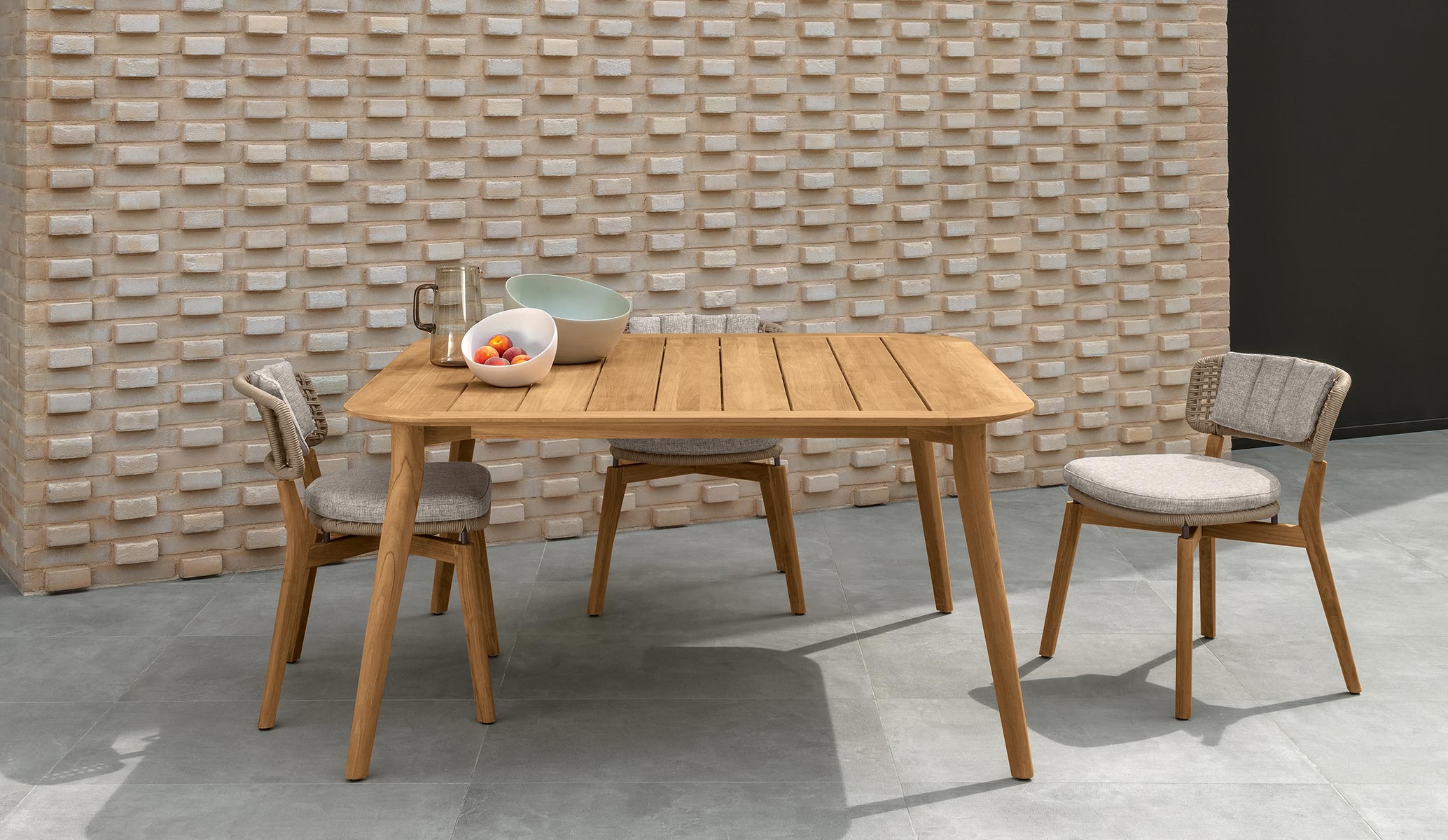 Moon//Teak Dining Table 150×150 by Talenti – square outdoor table with premium teak top and modern Italian frame