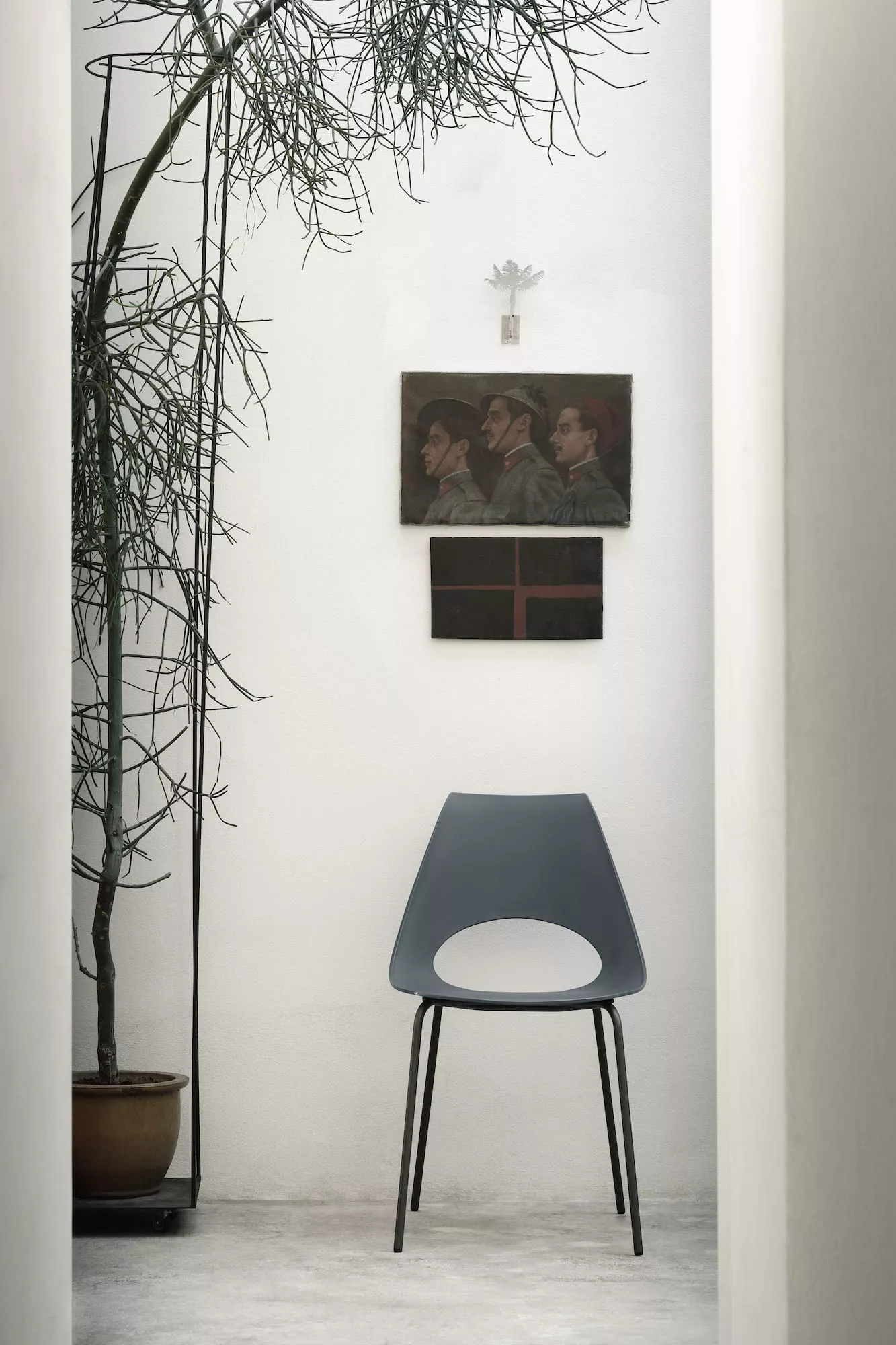 Shark by Bontempi dining table with sleek angular base