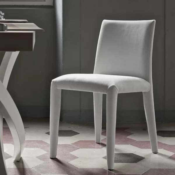 Sofia dining table by Bontempi in modern kitchen
