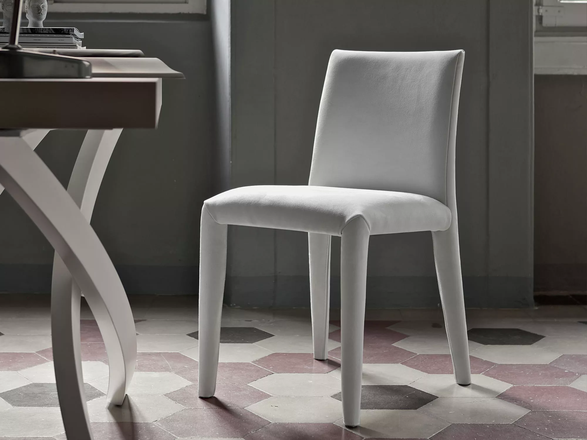 Sofia dining table by Bontempi in modern kitchen