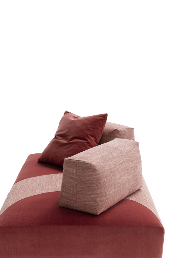 “SANDERS UNIVERSE sofa by Ditre Italia – modular Italian designer sofa with integrated back cushions and refined upholstery”