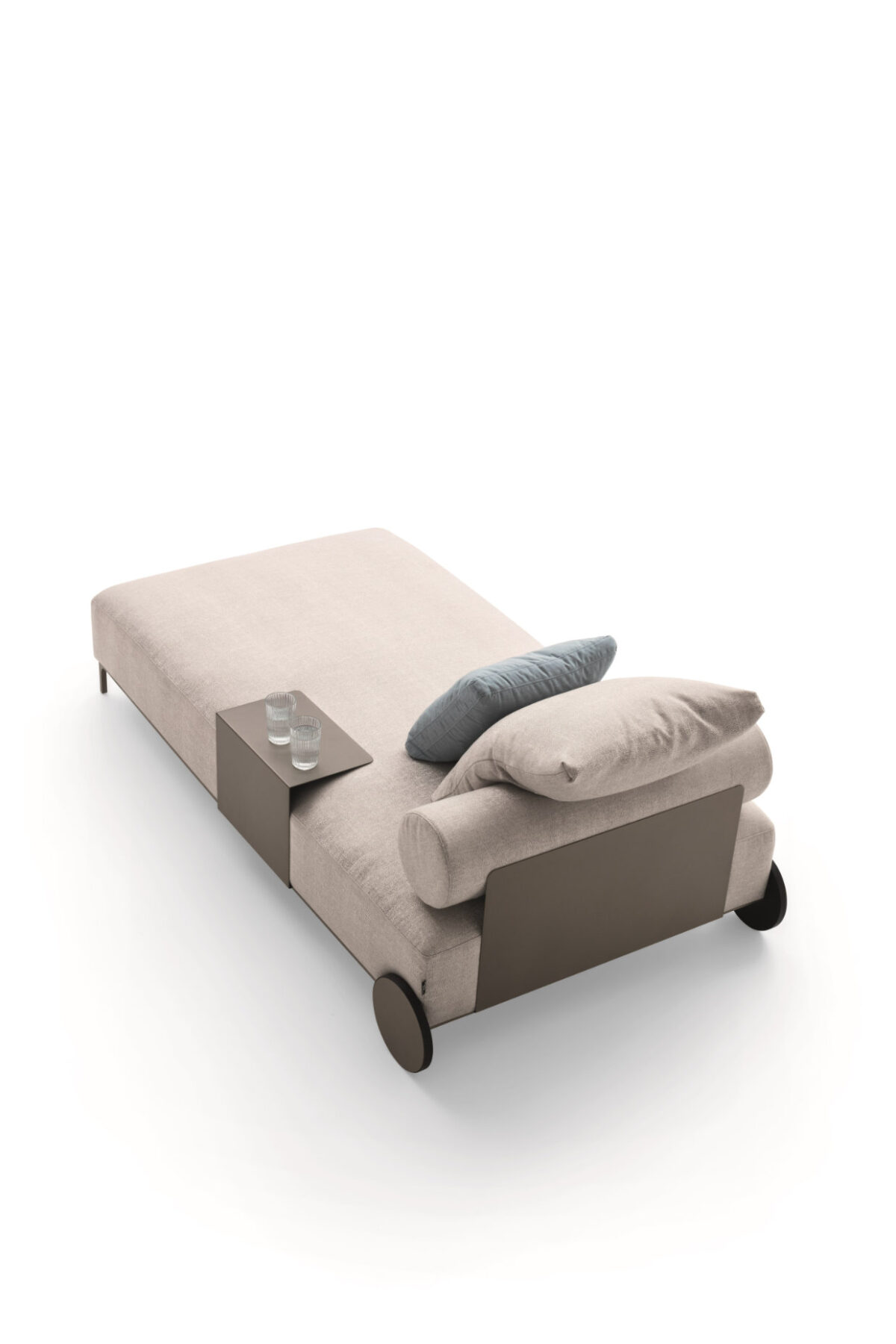 “Sanders Air outdoor sunbed by Ditre Italia – elegant garden lounger offering comfort, style, and premium craftsmanship”