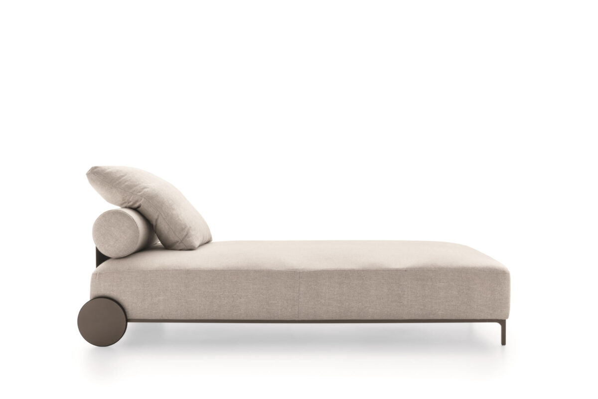 “Sanders Air Sunbed Outdoor by Ditre Italia – modern Italian sun lounger with plush cushioning and open-frame design”