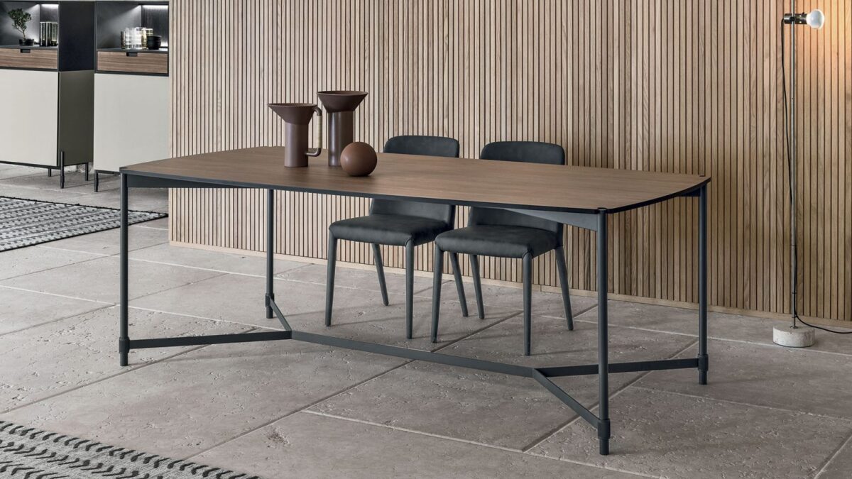 “Tavolo Tower by Tomasella – modern Italian dining table with sculptural central base and minimalist tabletop design”