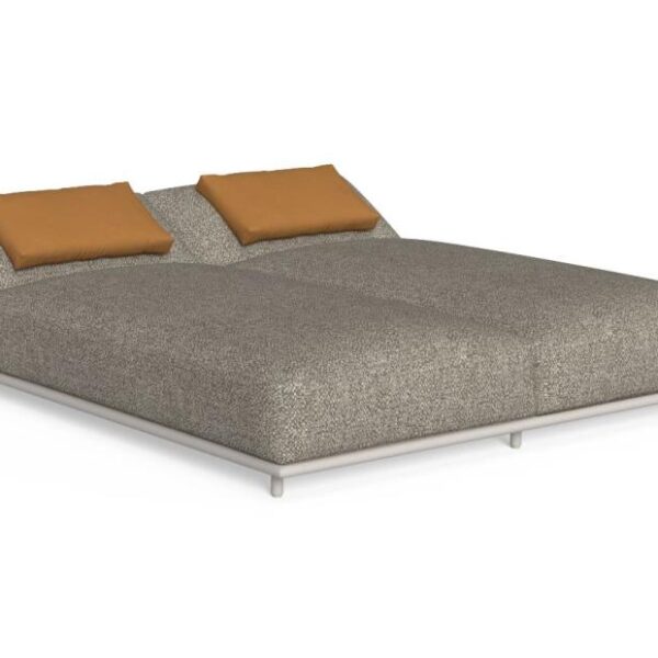 Luxury contemporary Tressé Double Sunbed by Archirivolto for Talentispa, high-end Italian outdoor furniture for Birmingham, Michigan.