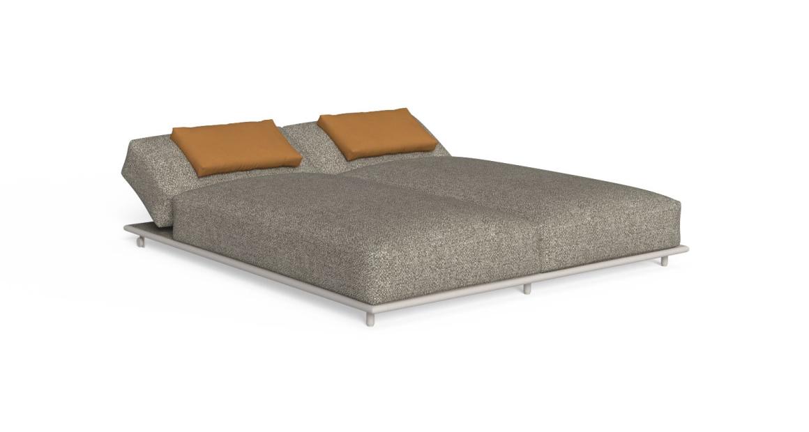 Luxury contemporary Tressé Double Sunbed by Archirivolto for Talentispa, high-end Italian outdoor furniture for Birmingham, Michigan.