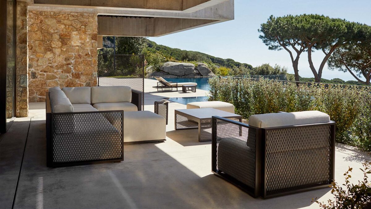 "Stylish and structured THE FACTORY lounge chair by Vondom designed for modern patios or interiors."