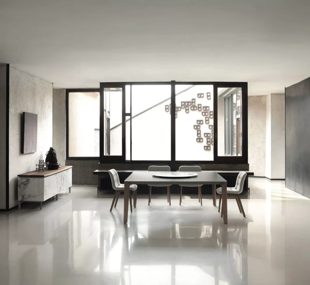 Close-up of Versus by Bontempi showcasing sleek metal frame and quality timber legs under glossy Noir Desir SuperMarble.