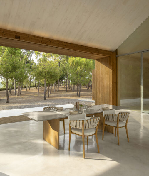Venice Dining Chair by Talenti – modern outdoor chair with sleek monobloc design and curved form
