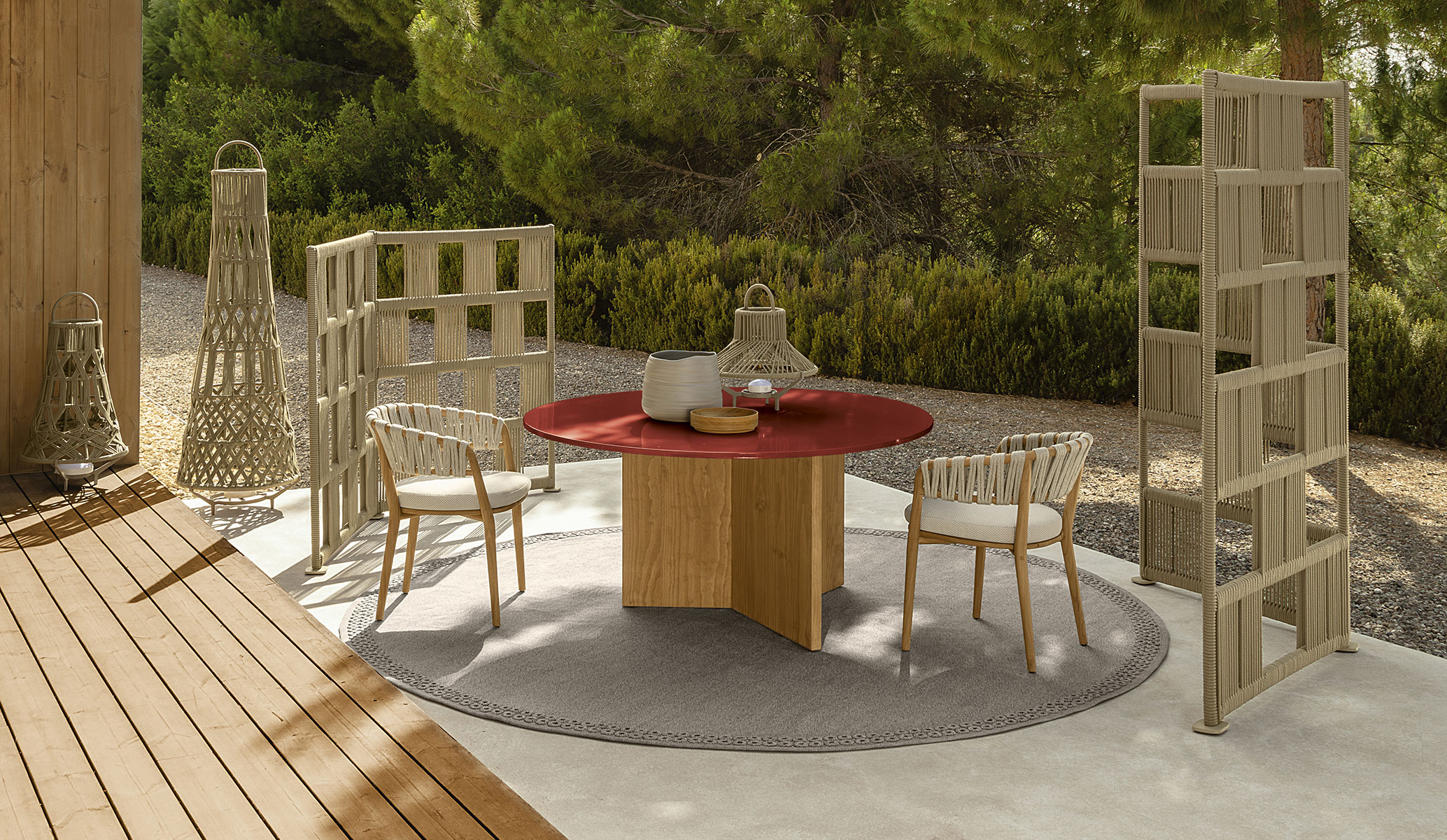 Venice Dining Table D150 by Talenti – round outdoor table with sculptural base and modern Italian design