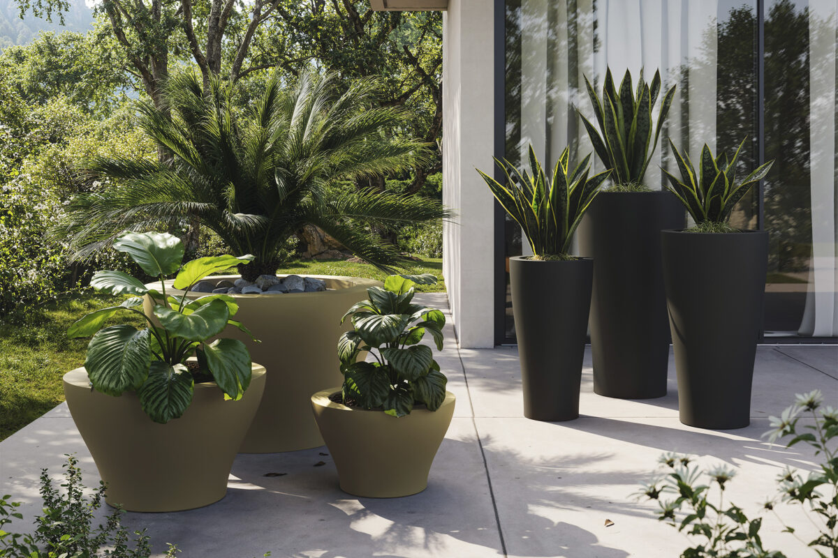Luxury contemporary Curved modular planter by Studio Vondom for Vondom, high-end Spanish design for Birmingham, Michigan.