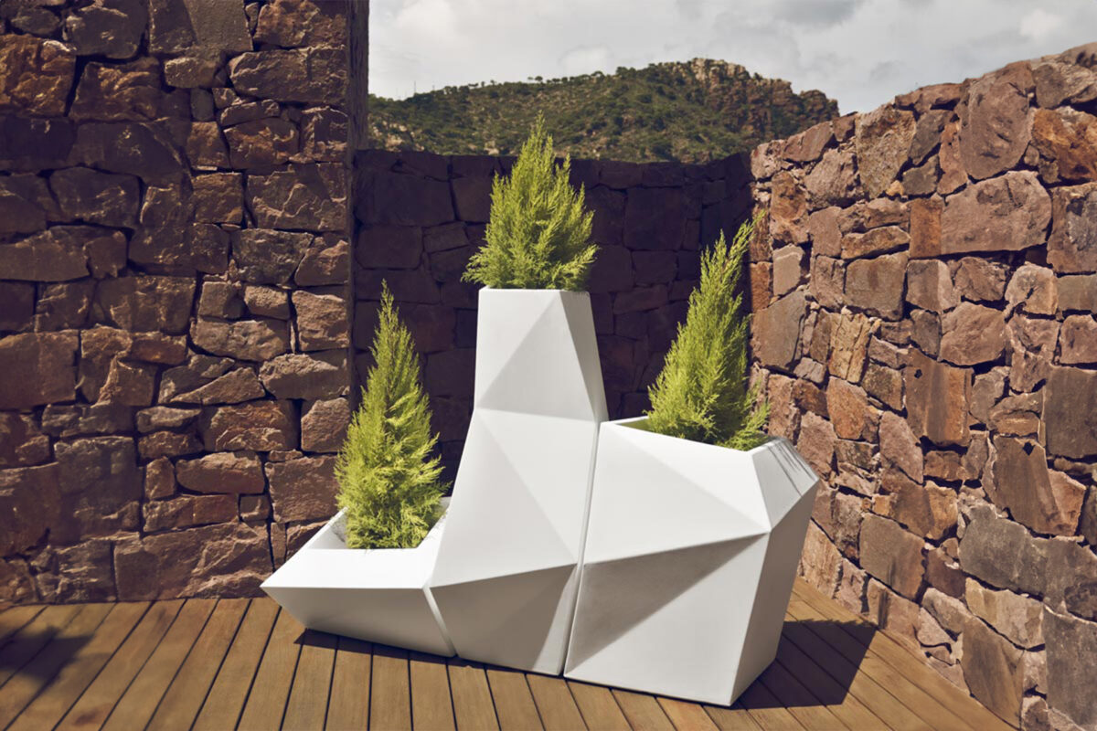 High-end Makes XL Macetas sculptural planter by Vondom, modern Spanish outdoor design for Troy, Michigan.