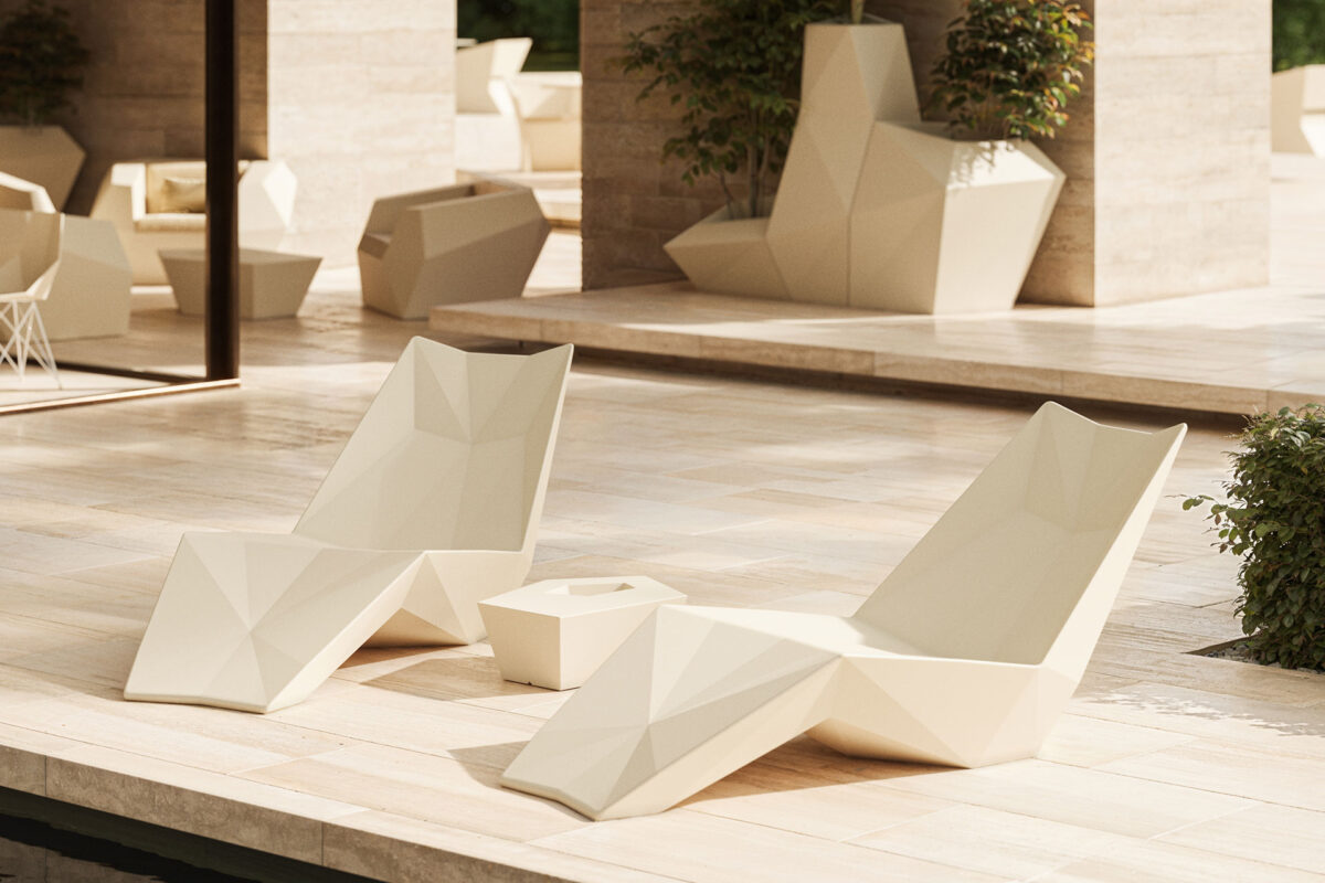 Modern Faz Sunbed 187x80x82cm by Ramón Esteve for Vondom, high-end Spanish outdoor furniture for Royal Oak, Michigan.