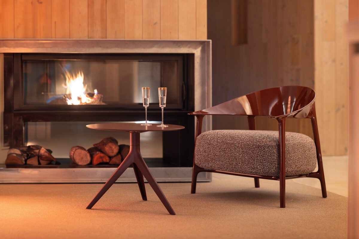 "Versatile MARI-SOL table collection by Vondom available in multiple sizes and shapes."