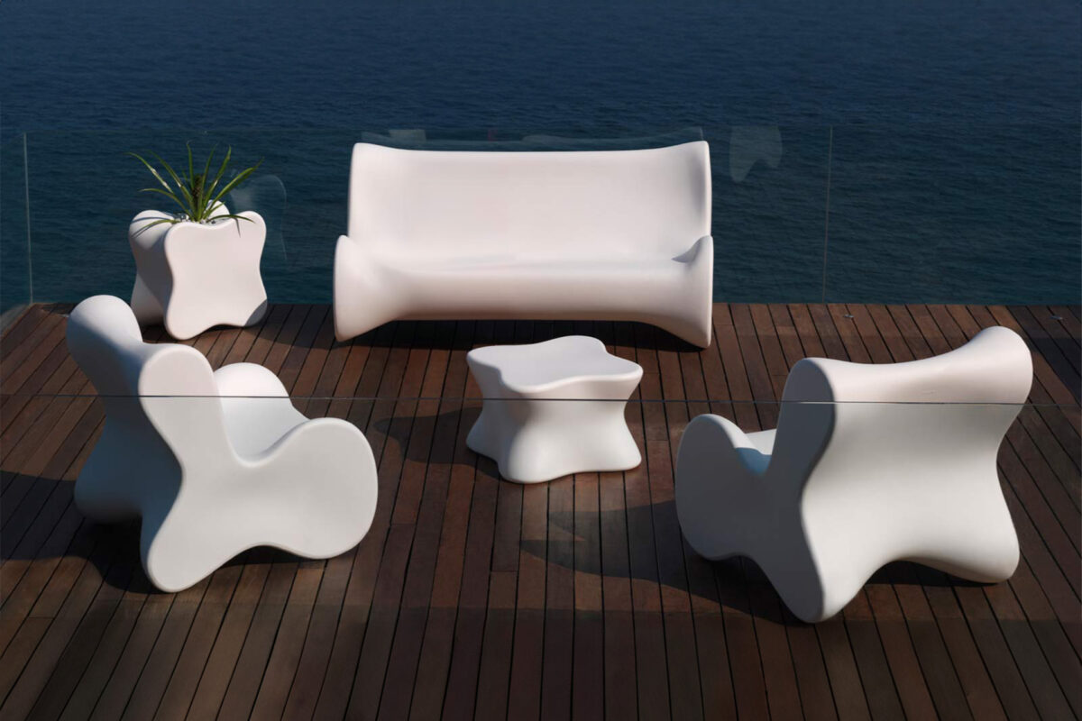 Pal Planter by Vondom – Sleek, modern design for outdoor spaces in Birmingham.