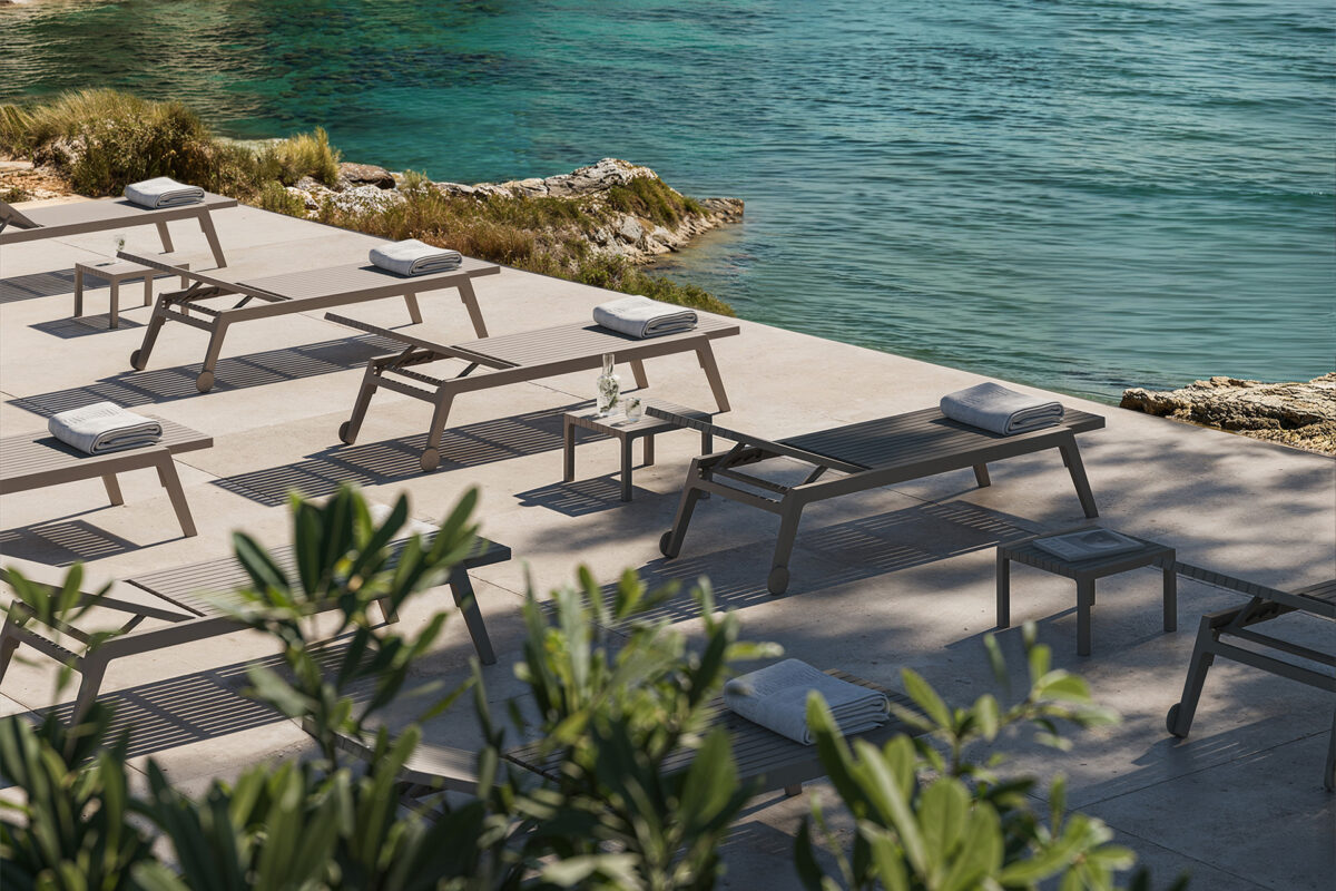 Luxury contemporary Spritz Sun Lounger by Archirivolto Design for Vondom, high-end Spanish outdoor furniture for Birmingham, Michigan.