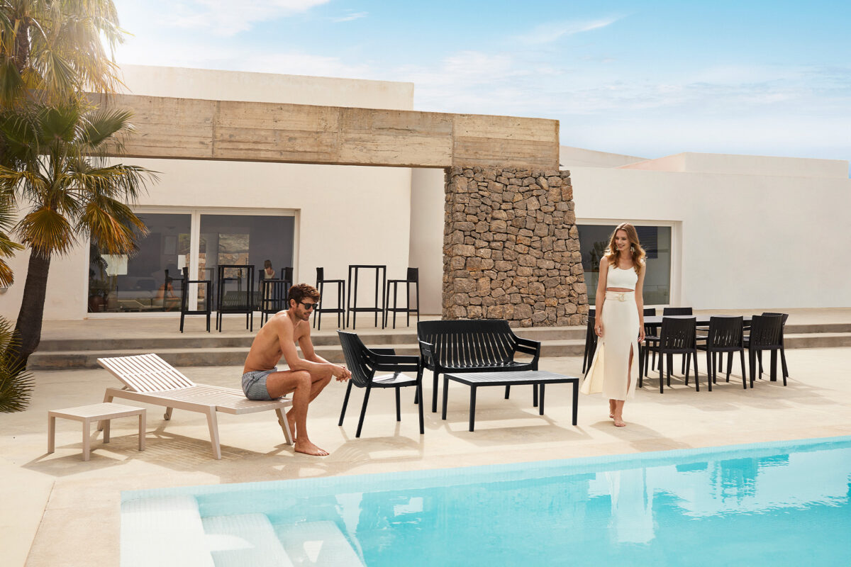 Luxury contemporary Spritz Sun Lounger by Archirivolto Design for Vondom, high-end Spanish outdoor furniture for Birmingham, Michigan.