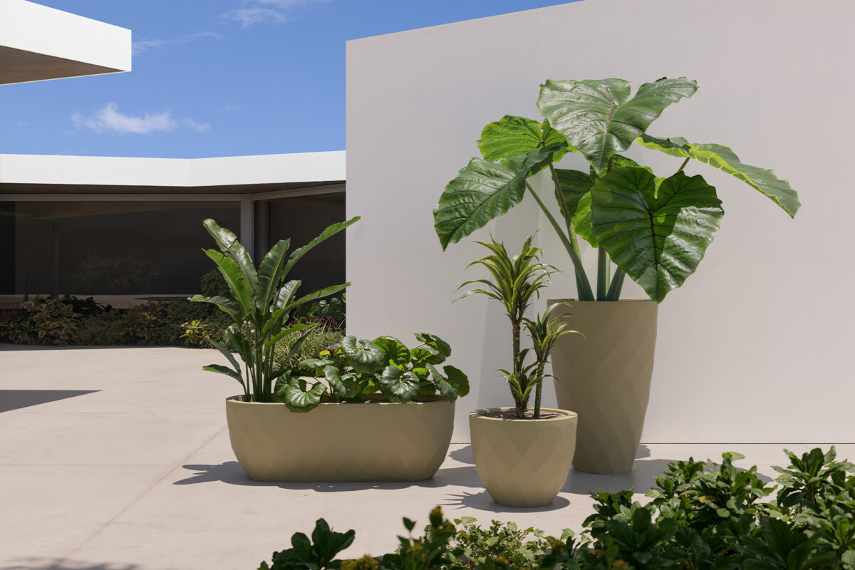 Vondom Vase in matte finish, available in a variety of colors to complement any decor.