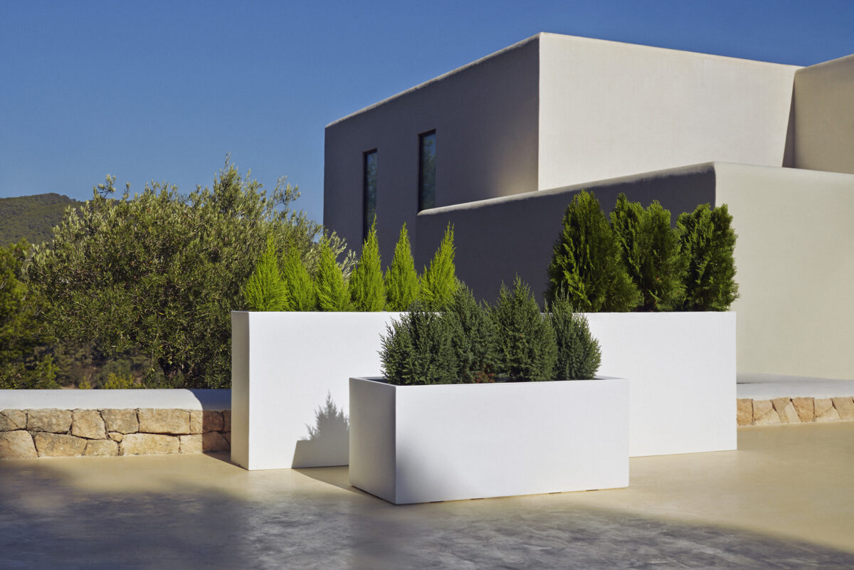 WALL Planter by Vondom, medium size, 62x31x27 cm, black, luminous version with eco bulbs.