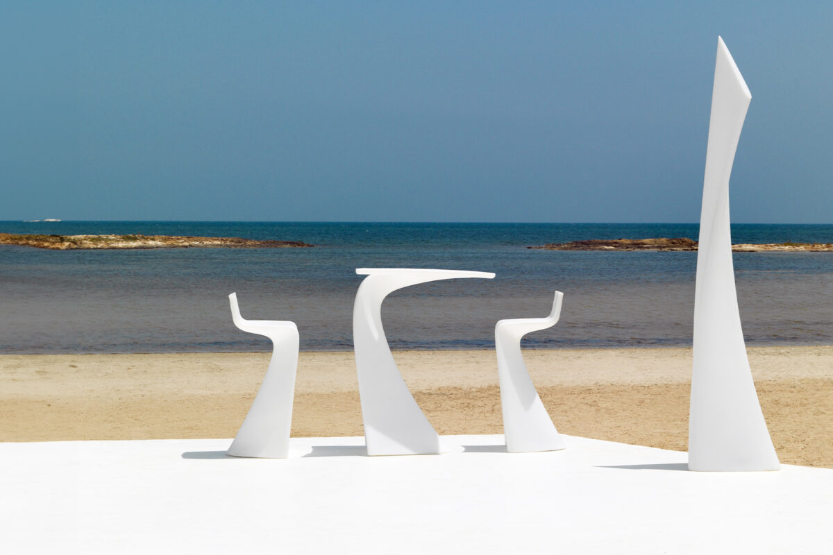 High-end WING Bar Table from Vondom offering visual impact and functional bar-height surface in Birmingham, Michigan