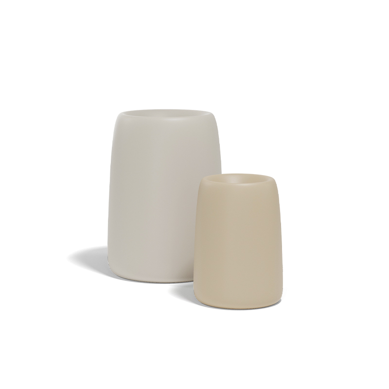 Organic Round Planter by Vondom, matte finish, 34x27 cm, white, indoor/outdoor use.