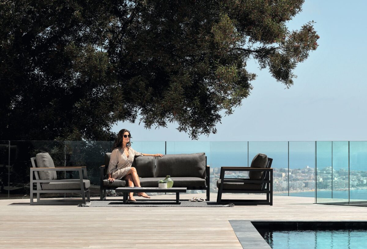 Durable and stylish Talenti Alabama Alu armchair with aluminum structure and quick-dry cushions