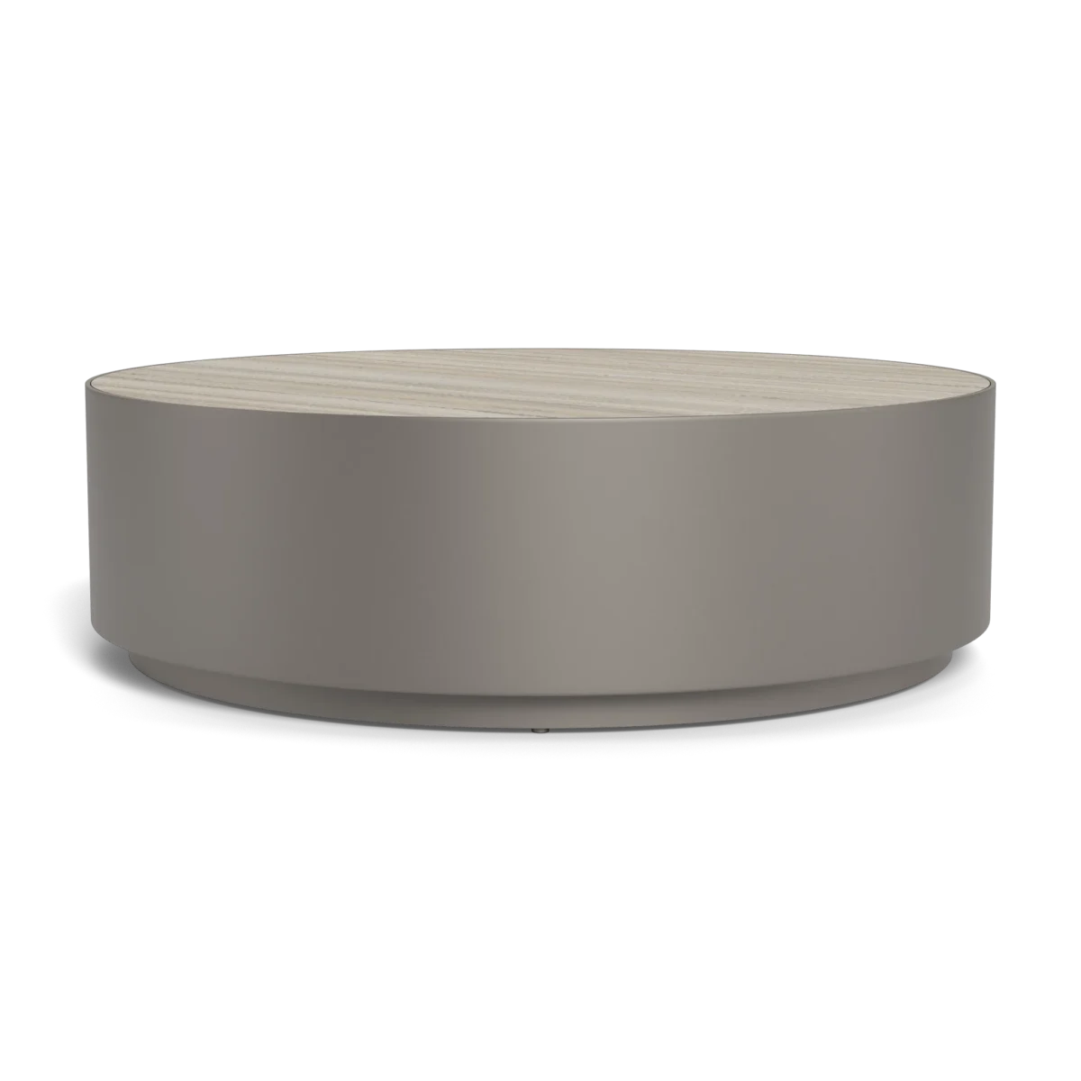 “Outdoor scene with Antigua Round Coffee Table – functional and stylish centerpiece for lounges and terraces”
