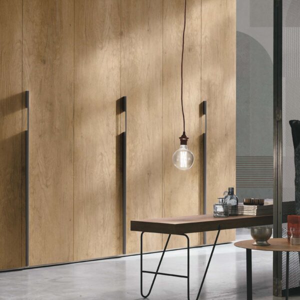 “Liscia wardrobe by Tomasella – modern Italian wardrobe with smooth full-height doors and minimalist design”