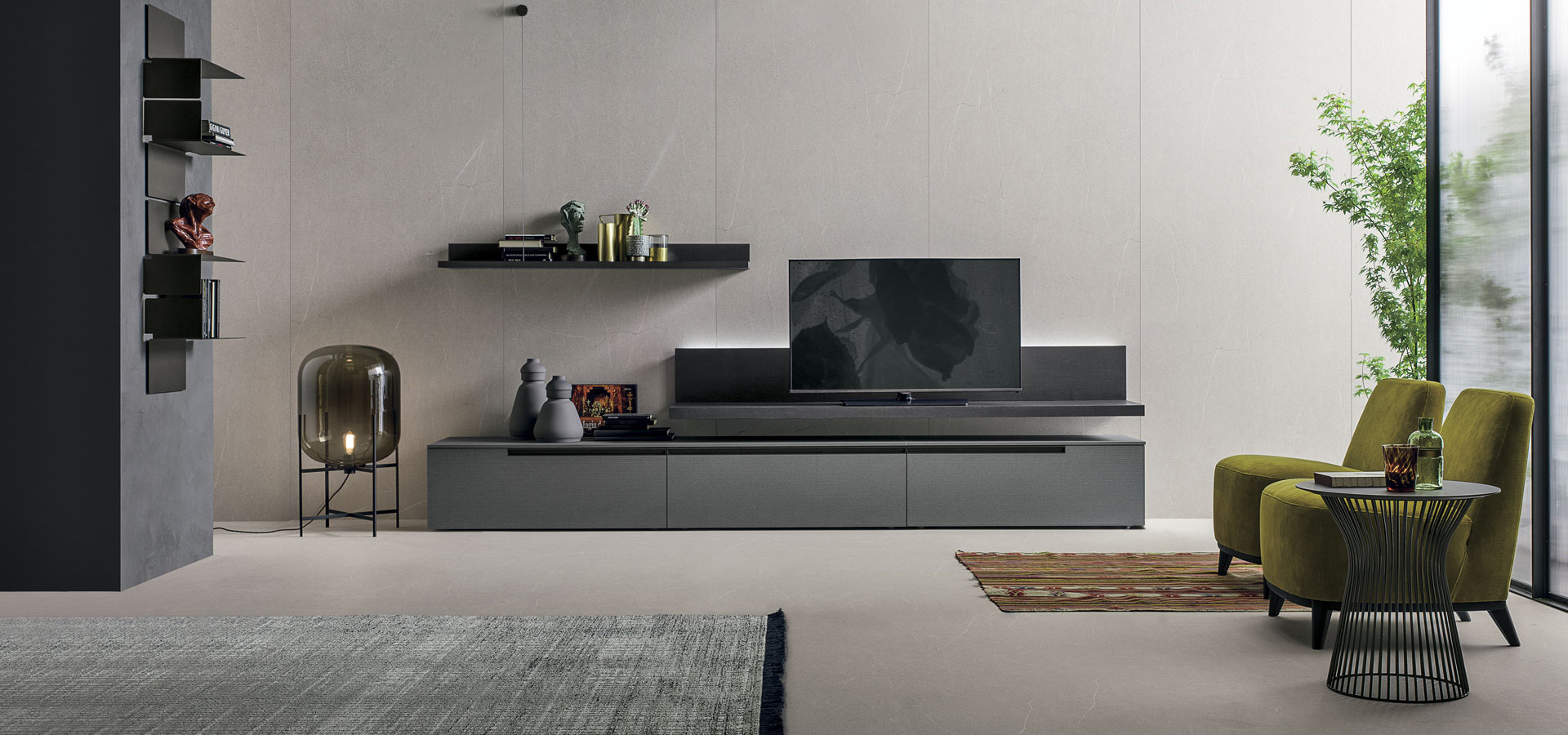 “Atlante UNIT_AT103 by Tomasella – modern Italian wall unit with suspended base and open vertical shelving”