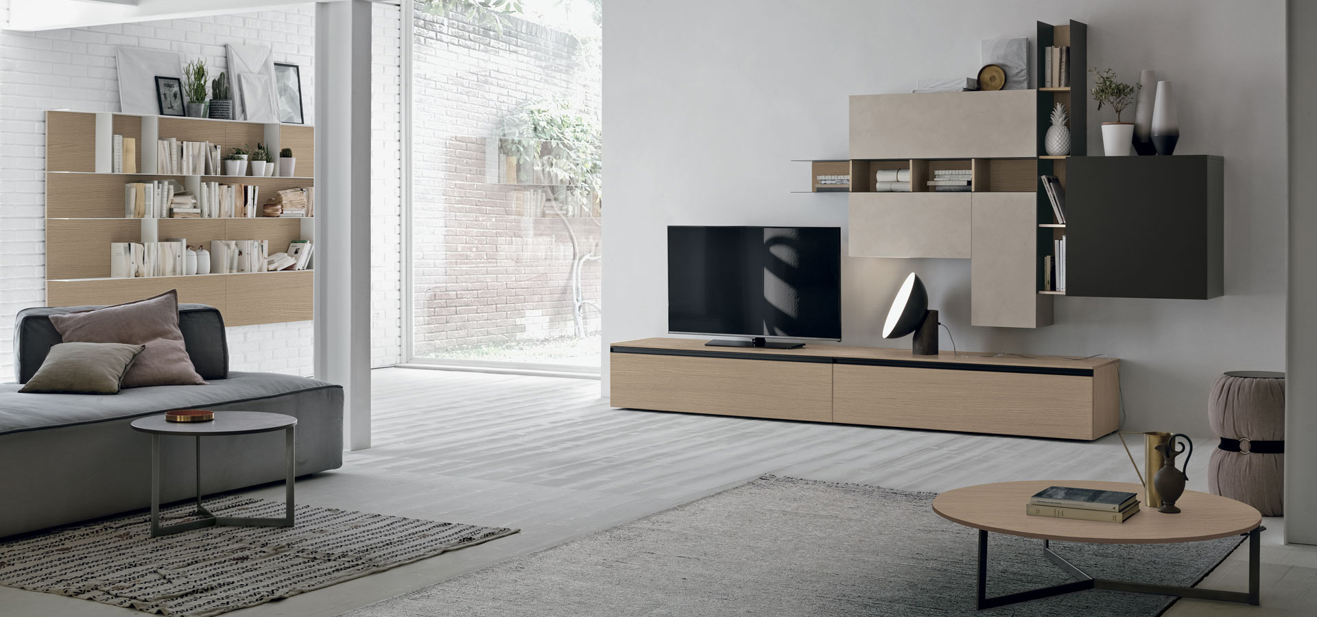 “Atlante UNIT_AT124 by Tomasella – modern Italian wall unit with floating TV base, vertical storage, and open display shelving”