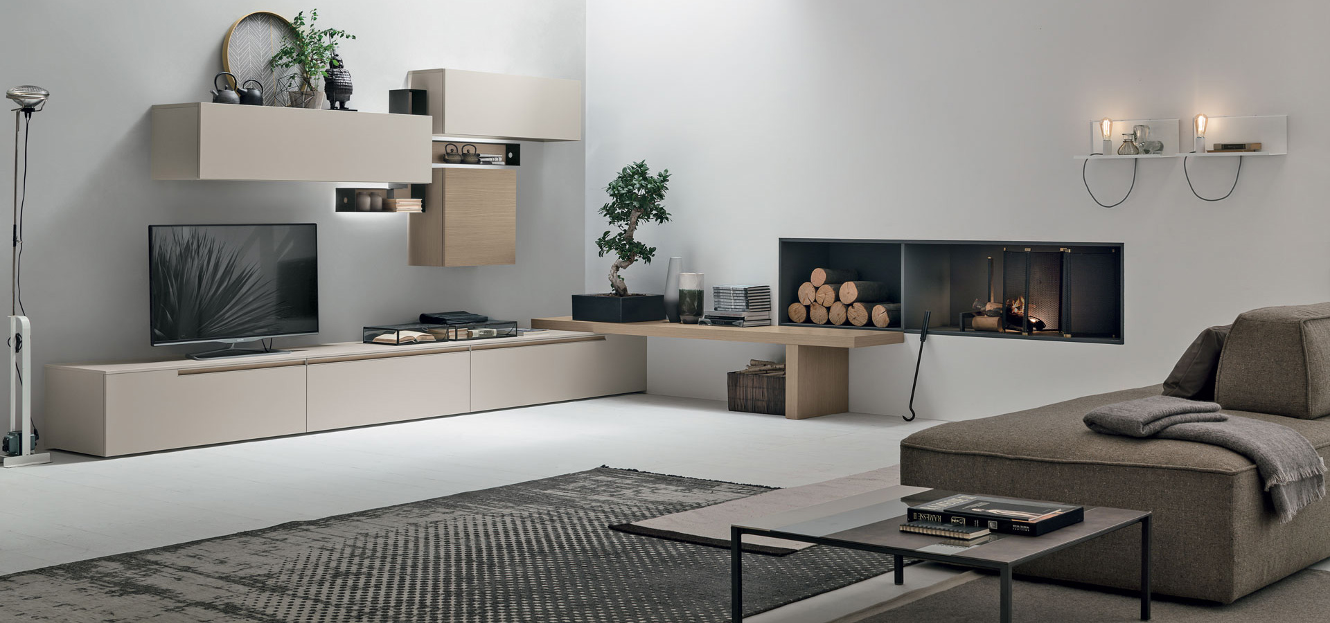 “Atlante UNIT_AT125 by Tomasella – modern Italian wall unit with suspended base cabinet and vertical open shelving”