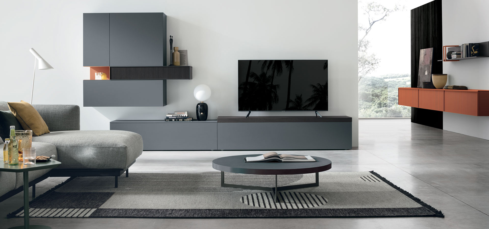 “Atlante UNIT_AT134 by Tomasella – modern Italian wall unit with suspended TV cabinet and vertical open shelving arrangement”