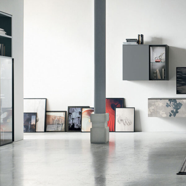 “Atlante UNIT_AT139 by Tomasella – modern Italian wall unit with floating TV cabinet, vertical shelving, and matte lacquered finish”