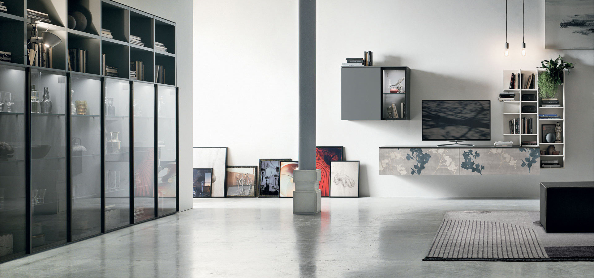“Atlante UNIT_AT139 by Tomasella – modern Italian wall unit with floating TV cabinet, vertical shelving, and matte lacquered finish”
