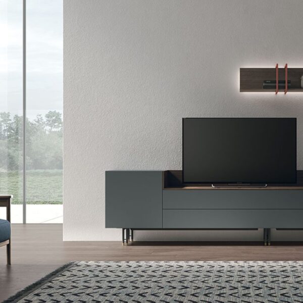 “Atlante UNIT_AT140 by Tomasella – modern Italian wall unit with suspended TV base and vertical shelving in minimalist layout”