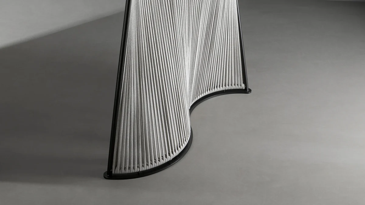 Space-defining Wave screen by Bonaldo, gently curved metal supports and rope weaving, 157 cm × 180 cm