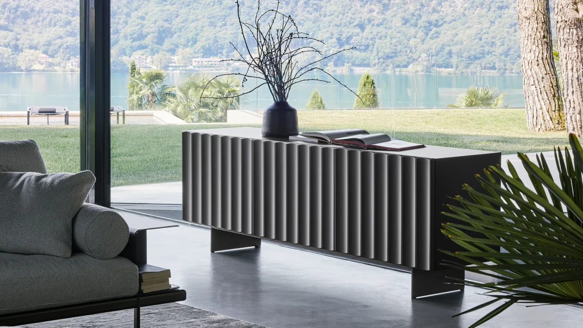 Dorian dining table by Bonaldo with round and rectangular top sizes in multiple finishes.