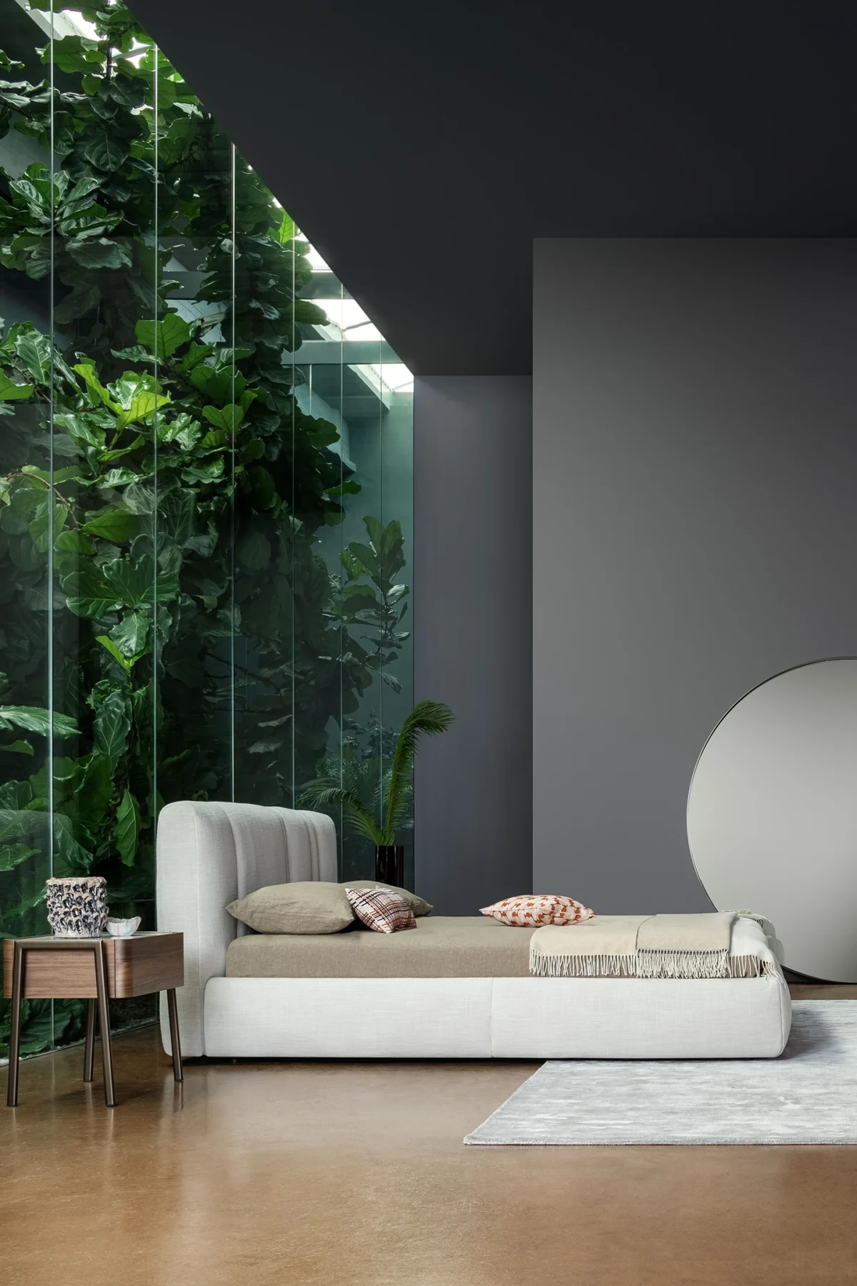 Bonaldo Rigoletto bed in Queen size, showcasing minimalist design and high-quality fabric upholstery.