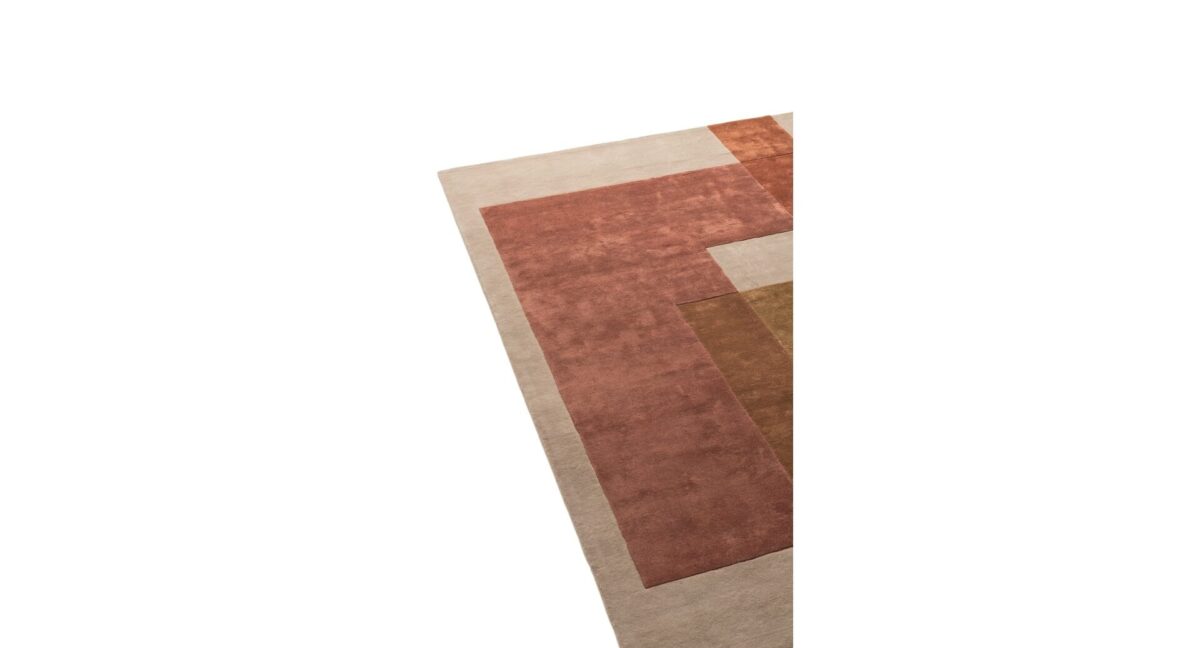“Italian OVERLAP rug by Ditre Italia – premium floor covering combining modern pattern and luxurious craftsmanship”