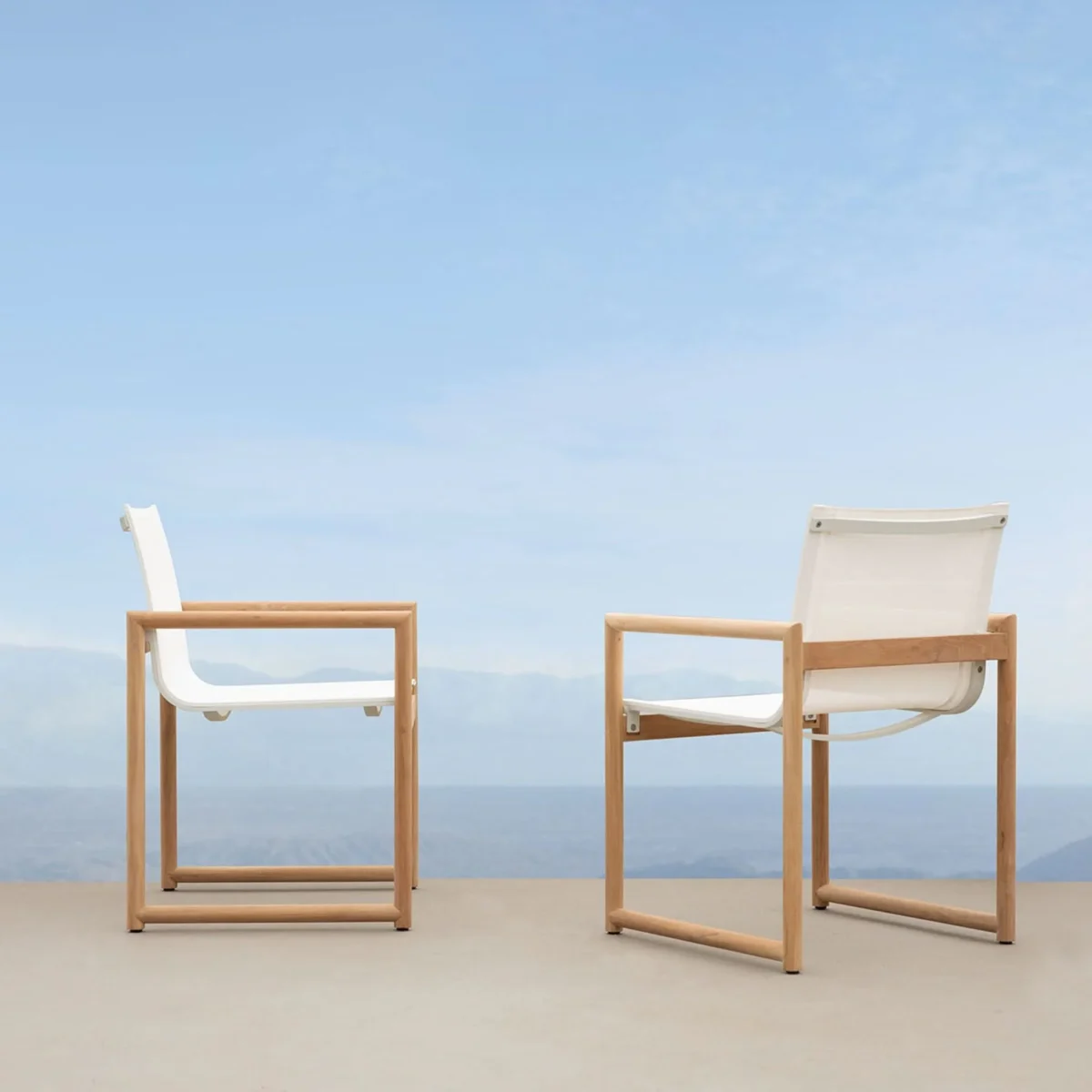 “Outdoor teak dining chair – Breeze XL by Harbour with sculptural silhouette and hand-wrapped rope accents”