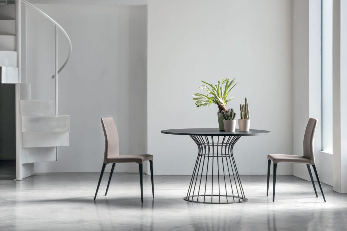 “Brigitte table by Tomasella – modern Italian dining table with elegant pedestal base and sleek contemporary design”
