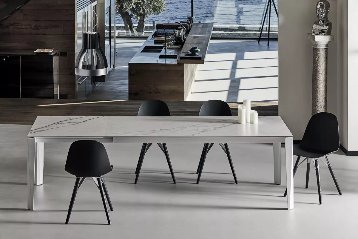 Chef by Bontempi – rectangular extendable dining table with anthracite velvet-matt glass top and black lacquered steel frame.