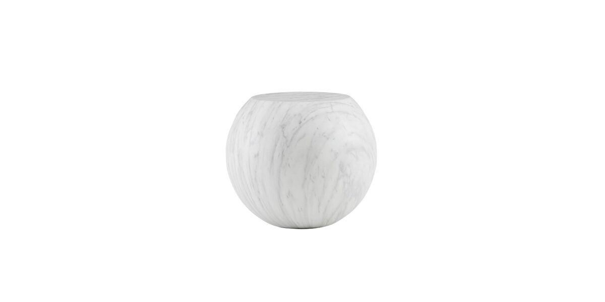 "Eye-catching modern coffee table with sculptural shape – Cappellini Bong."